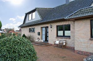 Wohnhaus mit Garage und Carport in Edewecht-Osterscheps --  Super gepflegt und sehr geräumig